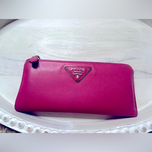 Pink Prada saffiano wallet - Picture 1 of 14